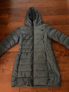 The North Face Women's Hooded Metropolis Parka Long Puffer Coat - Gray